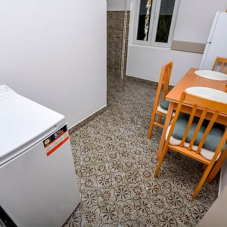 Apartments Dajana Примоштен Екстер'єр фото