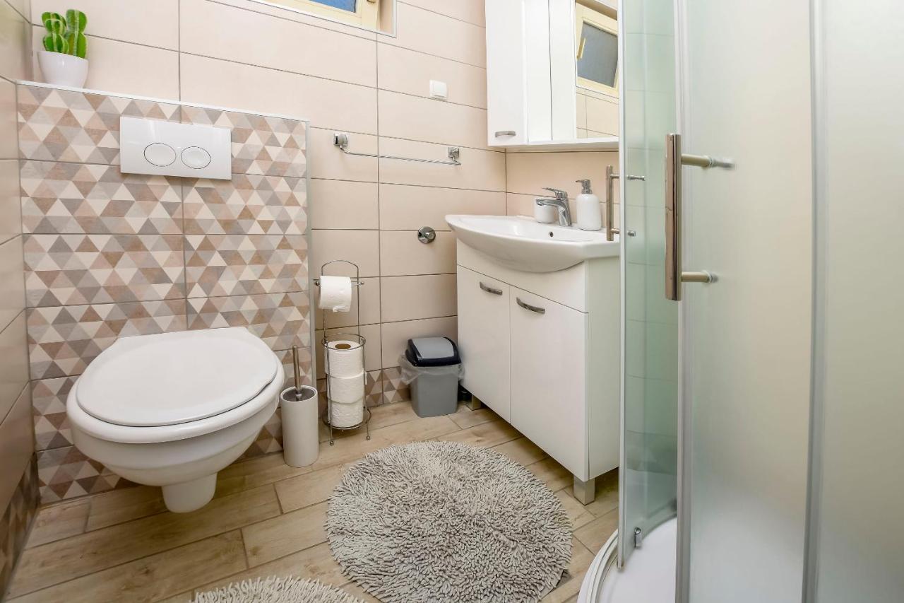 Apartments Dajana Примоштен Екстер'єр фото