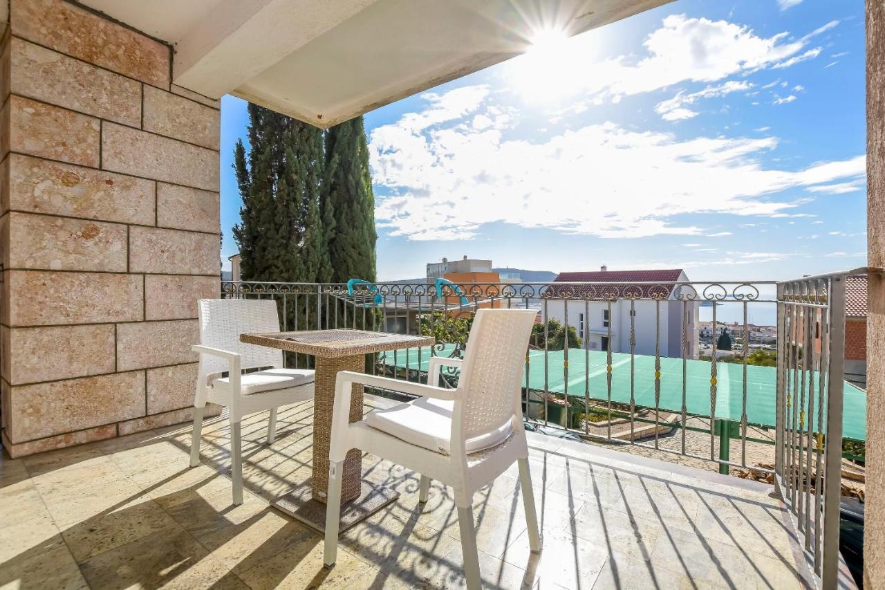 Apartments Dajana Примоштен Екстер'єр фото
