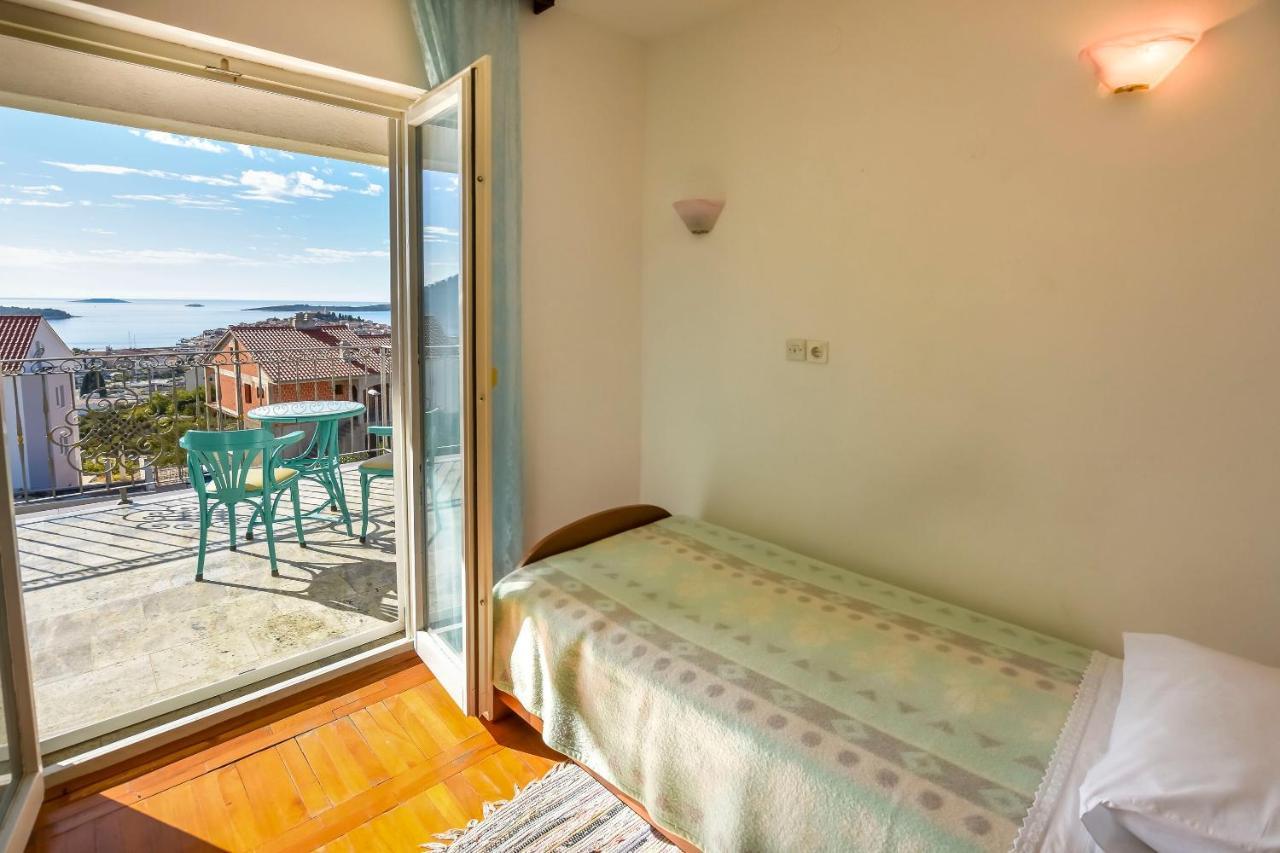 Apartments Dajana Примоштен Екстер'єр фото