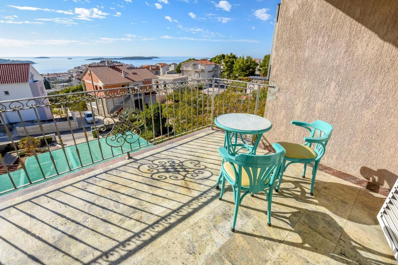 Apartments Dajana Примоштен Екстер'єр фото